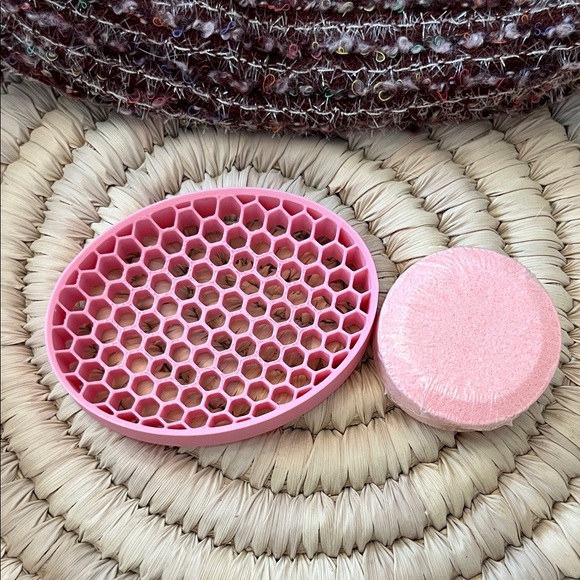 Lancome Textured Cosmetic Bag in Deep Burgundy Soap Dish Bath Bomb - Picture 4 of 6